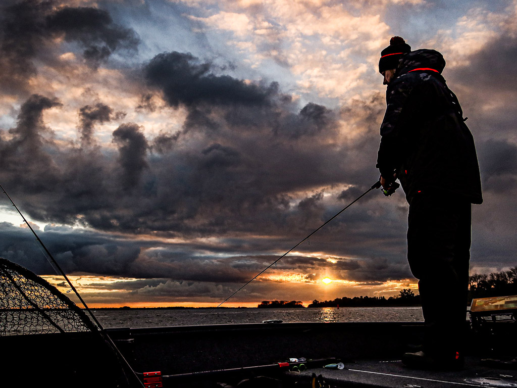 Werpend vissen op snoek Werpend vissen op snoek