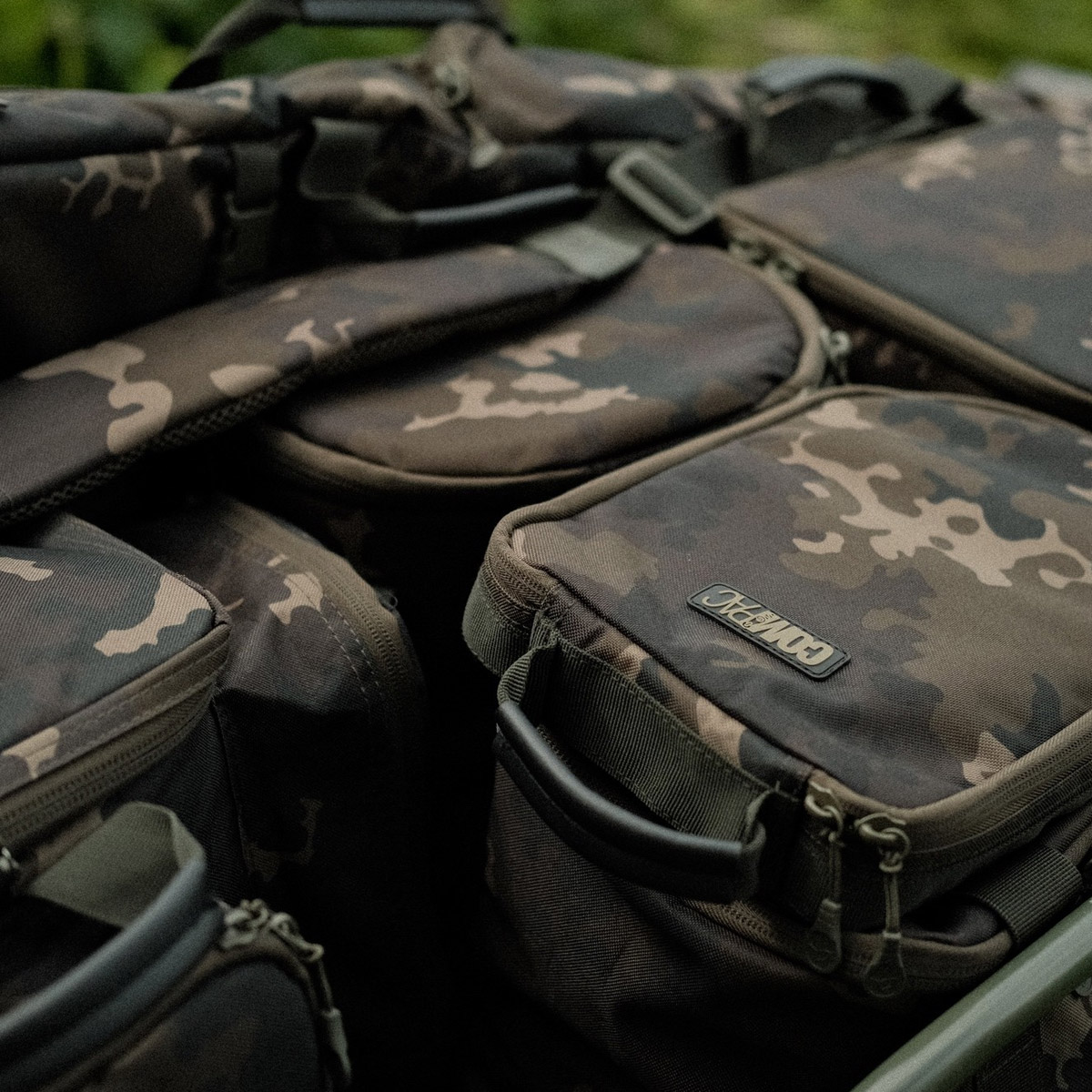 Korda Compac Buzz Bar Bag Medium Dark Kamo