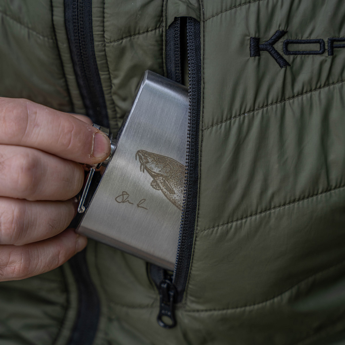 Korum Classic Hip Flask - Barbel Korum Classic Hip Flask - Barbel