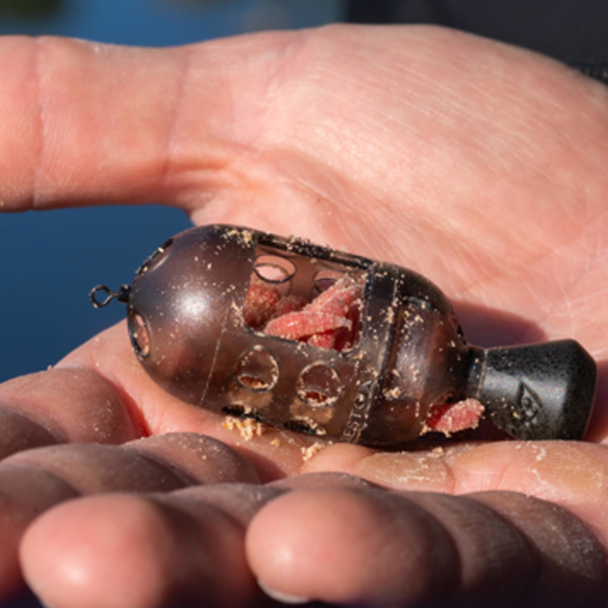 Preston Innovations Carp Maggot Feeder Large