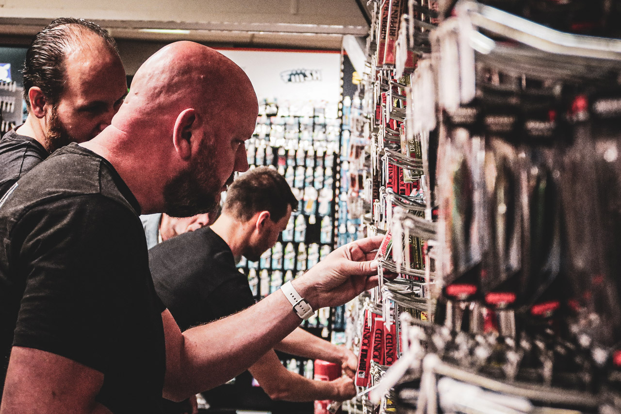 Winkelen in de winkel van Zunnebeld Hengelsport